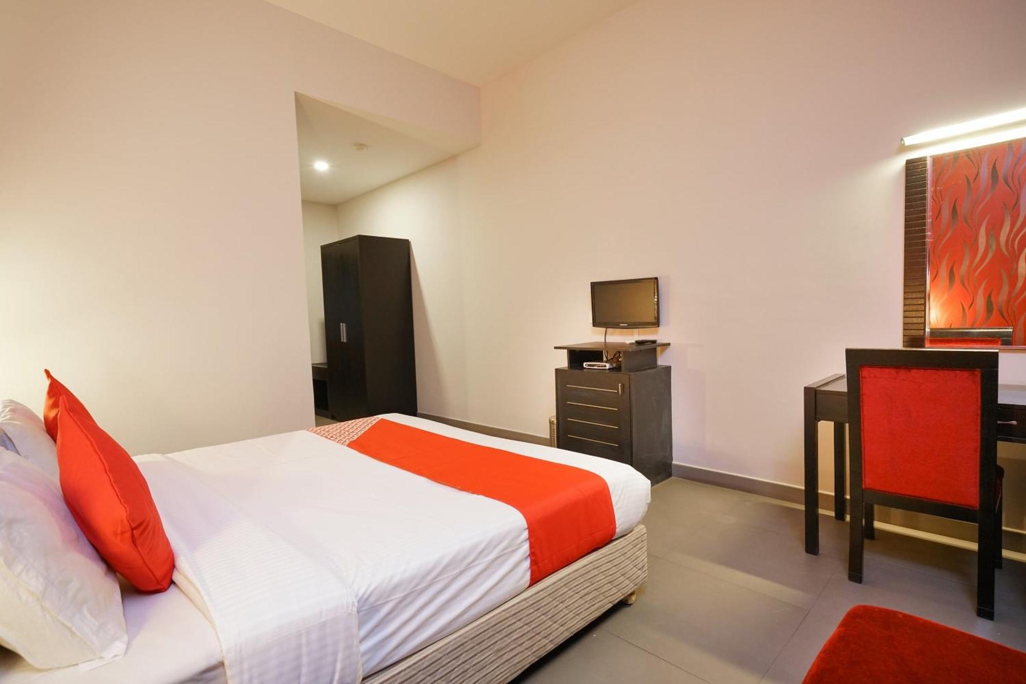 Super Townhouse Mookkannoor Tourist Home Angamali Dış mekan fotoğraf